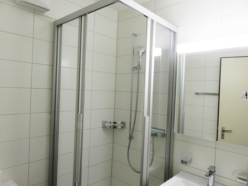 Swiss Star District 11 - Self Check-In Apartment Zurich Exterior photo